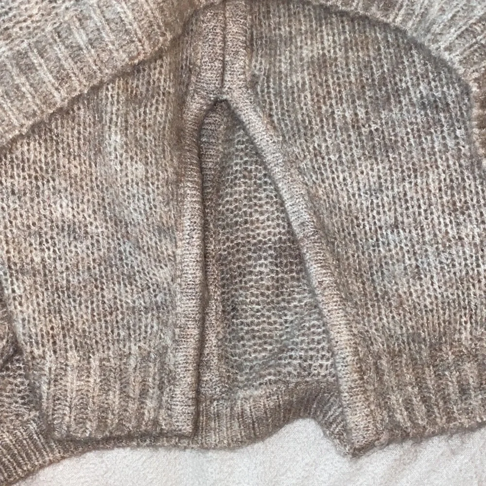 sweater - Picture 2 of 2